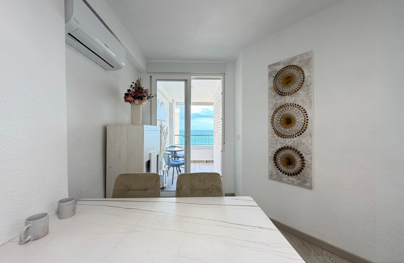 Resale - Apartment / flat -
Torrevieja - Torrevieja Centro