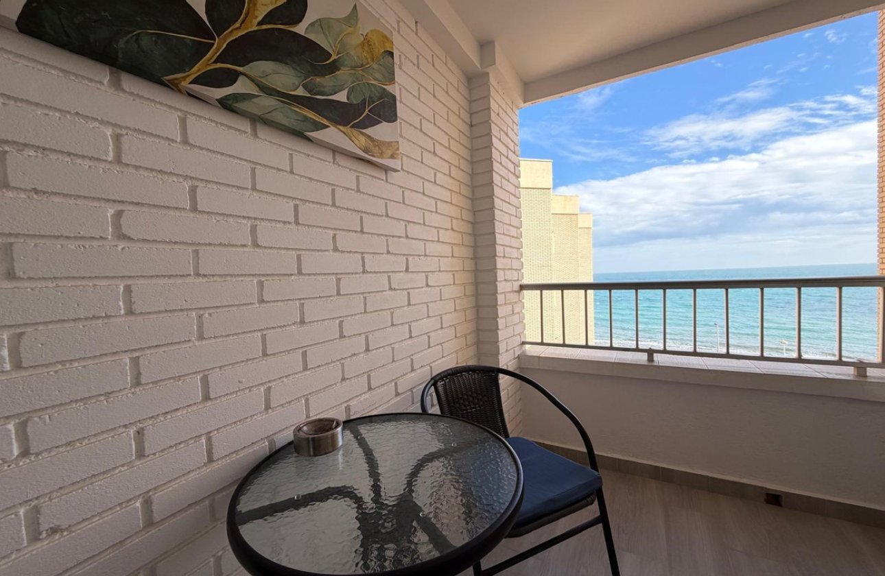Resale - Apartment / flat -
Torrevieja - Torrevieja Centro