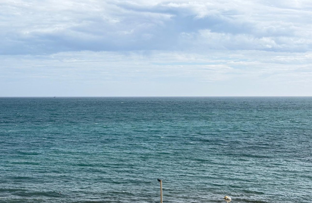 Resale - Apartment / flat -
Torrevieja - Torrevieja Centro