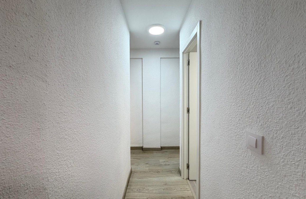 Resale - Apartment / flat -
Torrevieja - Torrevieja Centro