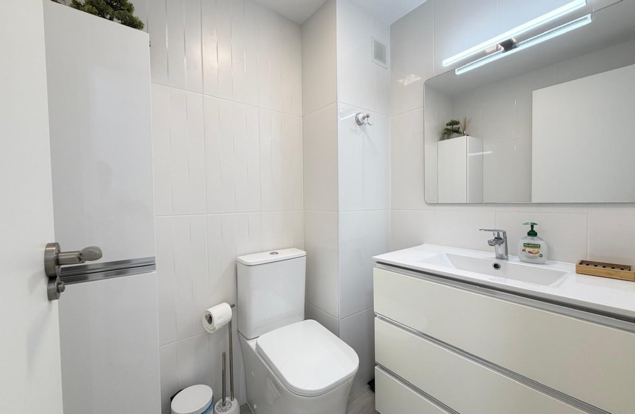 Resale - Apartment / flat -
Torrevieja - Torrevieja Centro