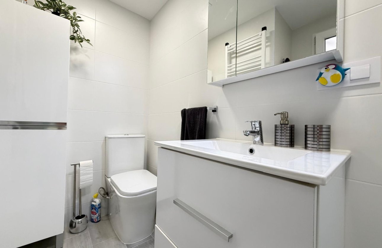 Resale - Apartment / flat -
Torrevieja - Torrevieja Centro