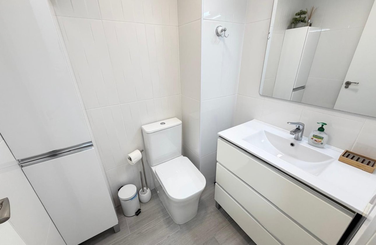 Resale - Apartment / flat -
Torrevieja - Torrevieja Centro