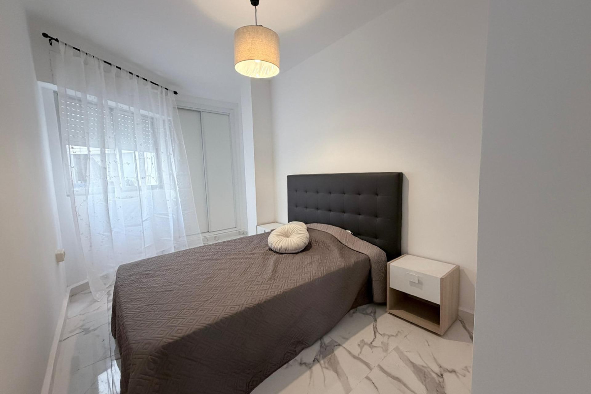 Resale - Apartment / flat -
Torrevieja - Torrevieja Centro