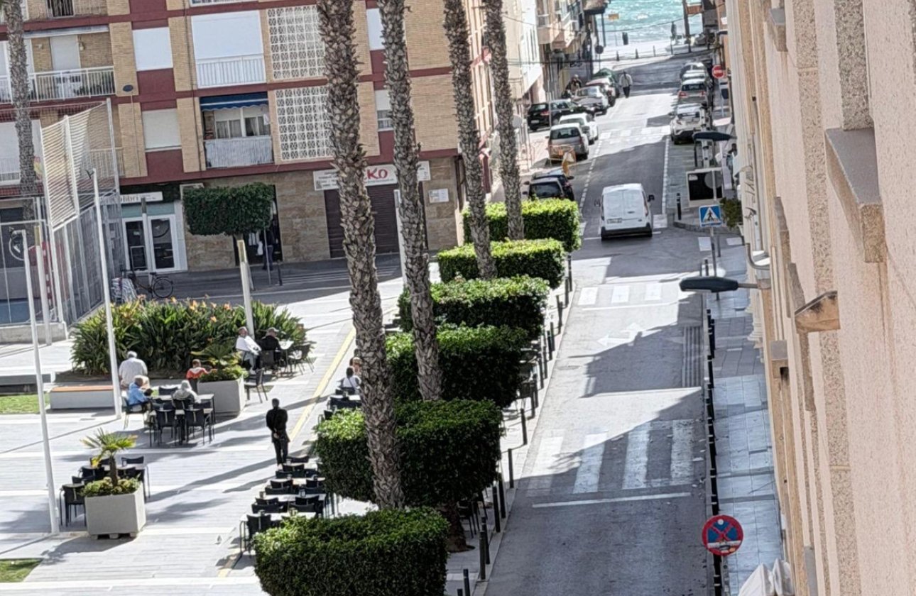 Resale - Apartment / flat -
Torrevieja - Torrevieja Centro