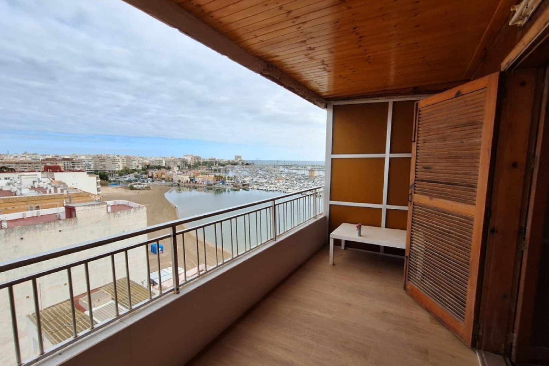 Resale - Apartment / flat -
Torrevieja - Torrevieja Centro