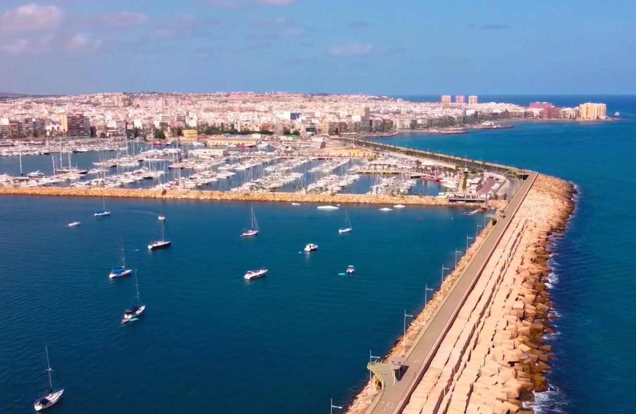 Resale - Apartment / flat -
Torrevieja - Torrevieja Centro