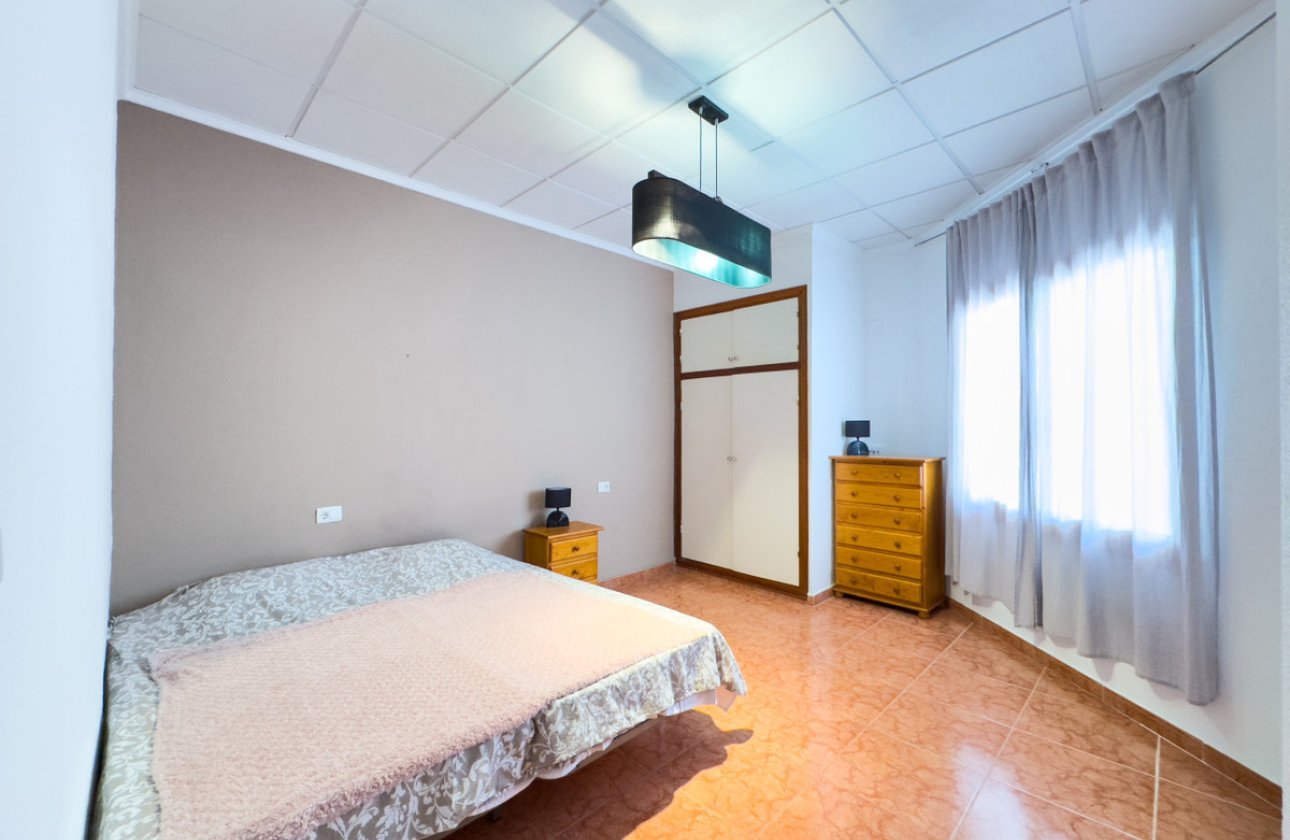 Resale - Apartment / flat -
Torrevieja - Torrevieja Centro