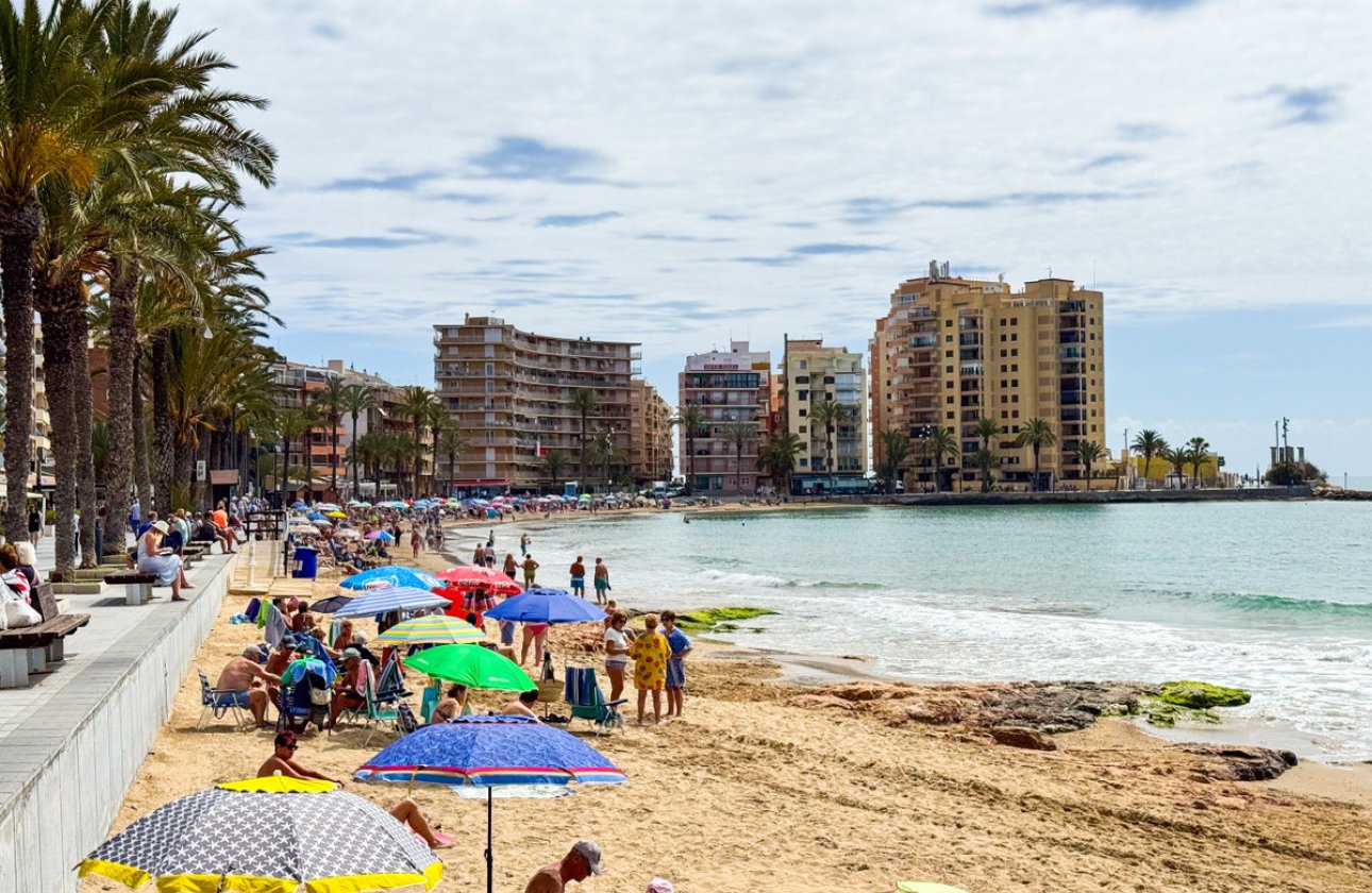 Resale - Apartment / flat -
Torrevieja - Torrevieja Centro