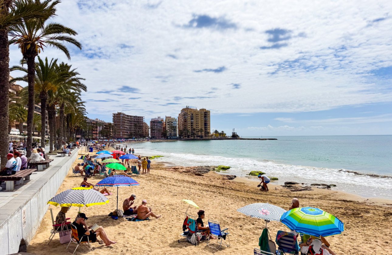 Resale - Apartment / flat -
Torrevieja - Torrevieja Centro