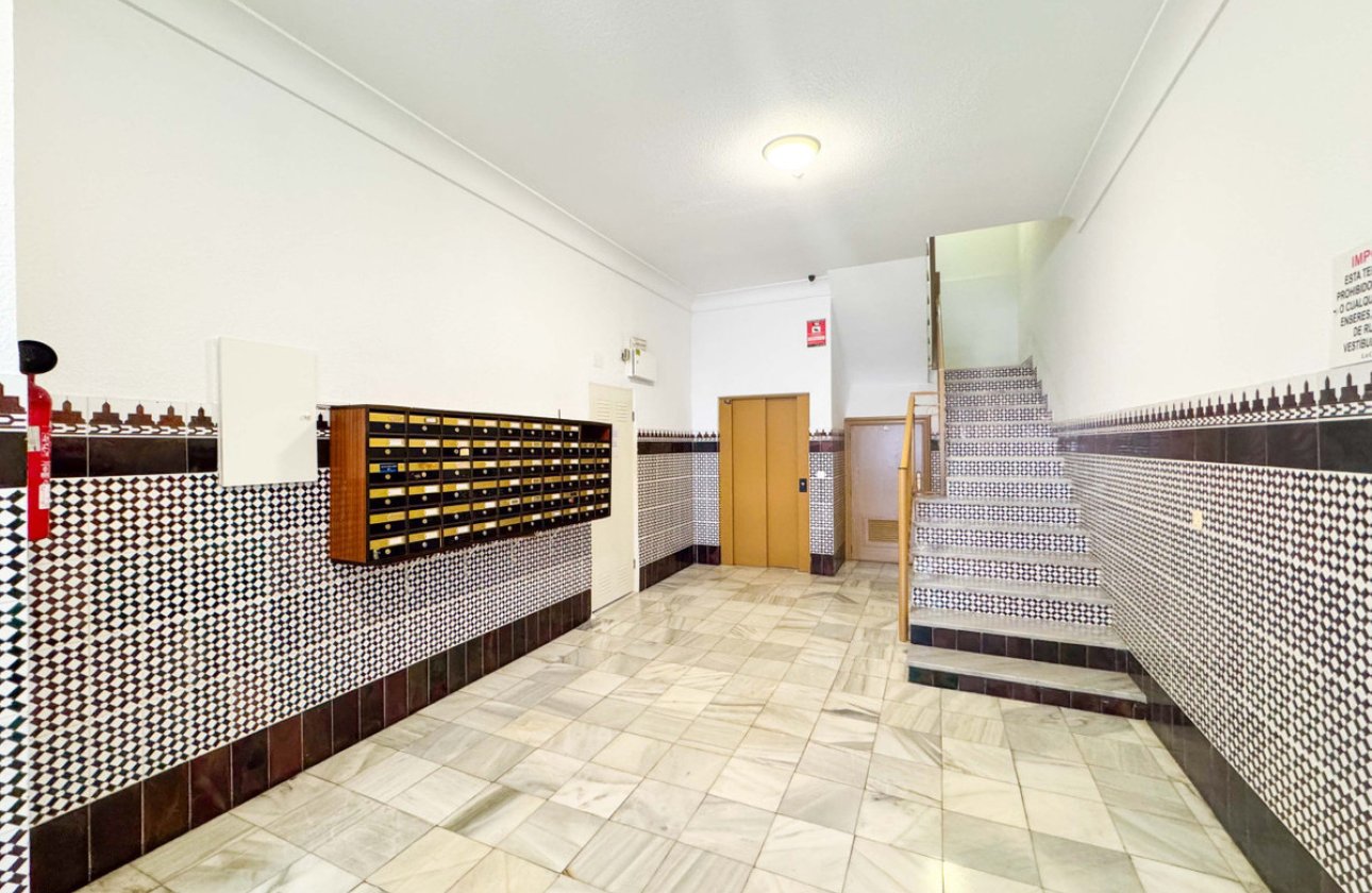 Resale - Apartment / flat -
Torrevieja - Torrevieja Centro