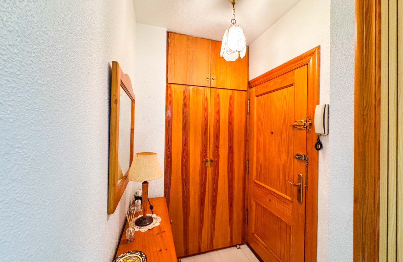 Resale - Apartment / flat -
Torrevieja - Torrevieja Centro