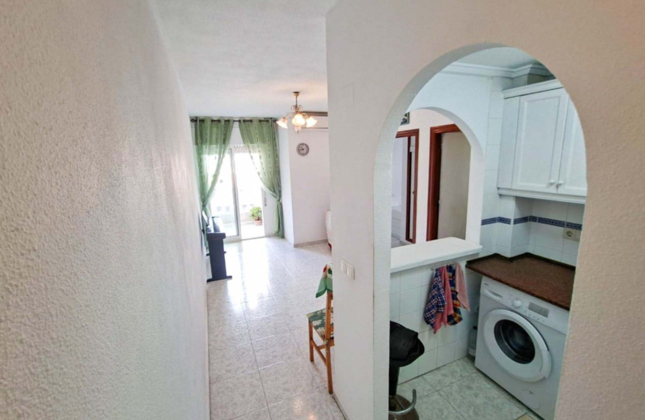 Resale - Apartment / flat -
Torrevieja - Torrevieja Centro