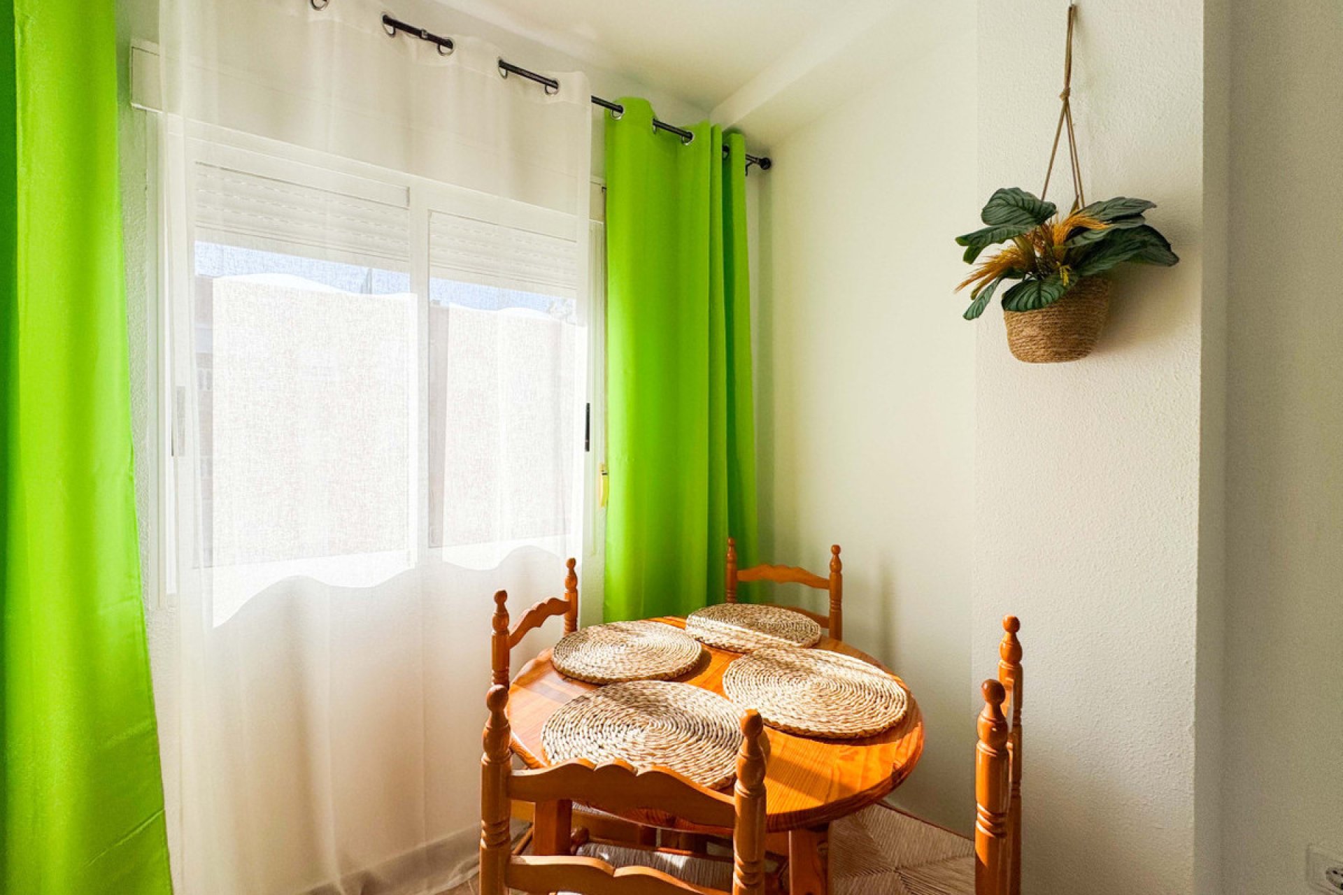 Resale - Apartment / flat -
Torrevieja - Torrevieja Centro