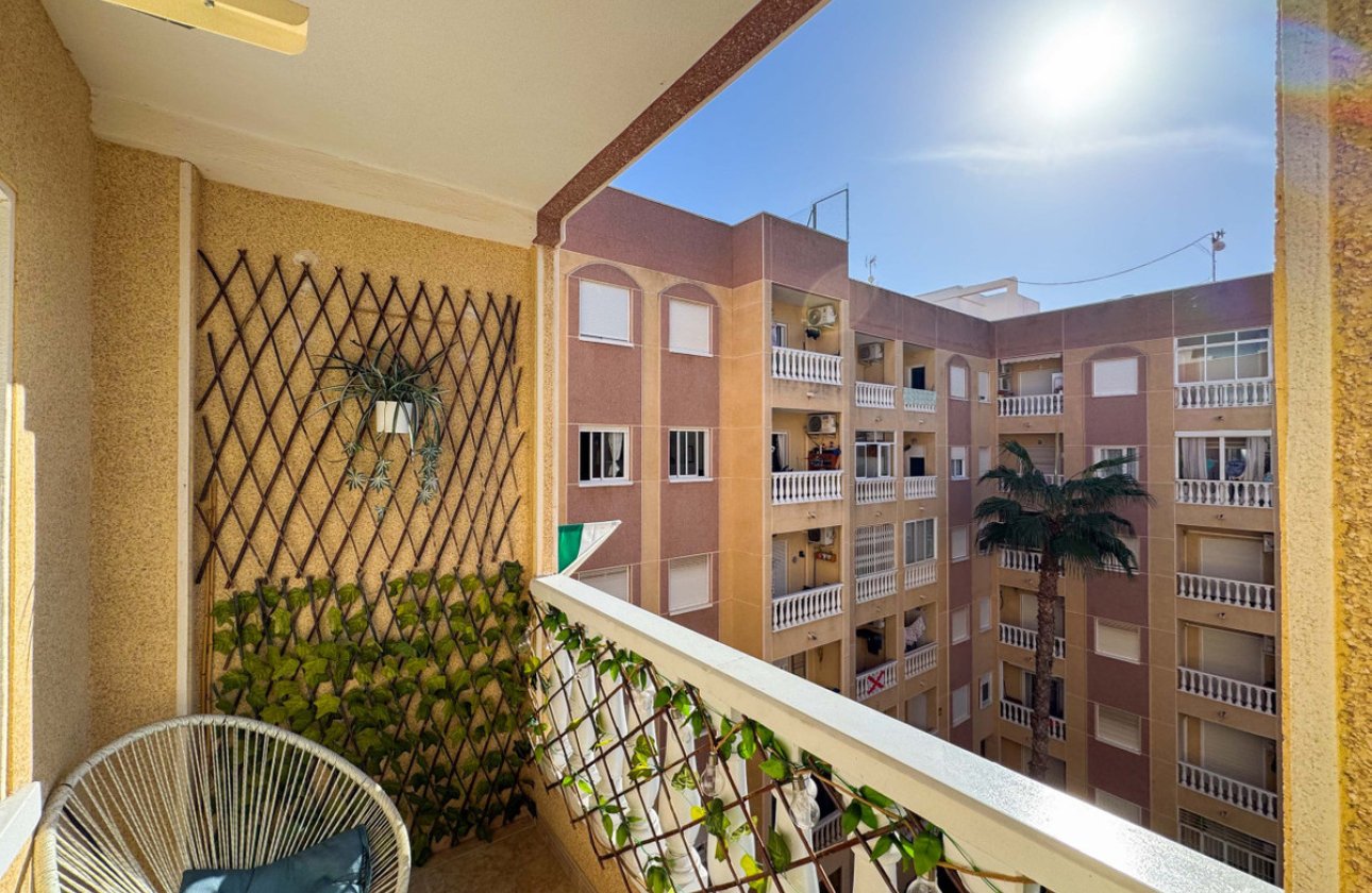 Resale - Apartment / flat -
Torrevieja - Torrevieja Centro