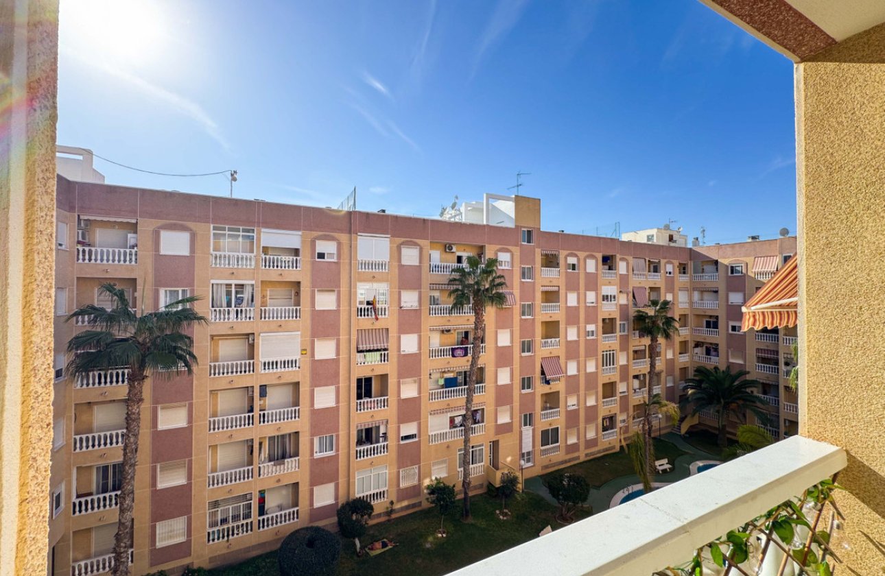 Resale - Apartment / flat -
Torrevieja - Torrevieja Centro