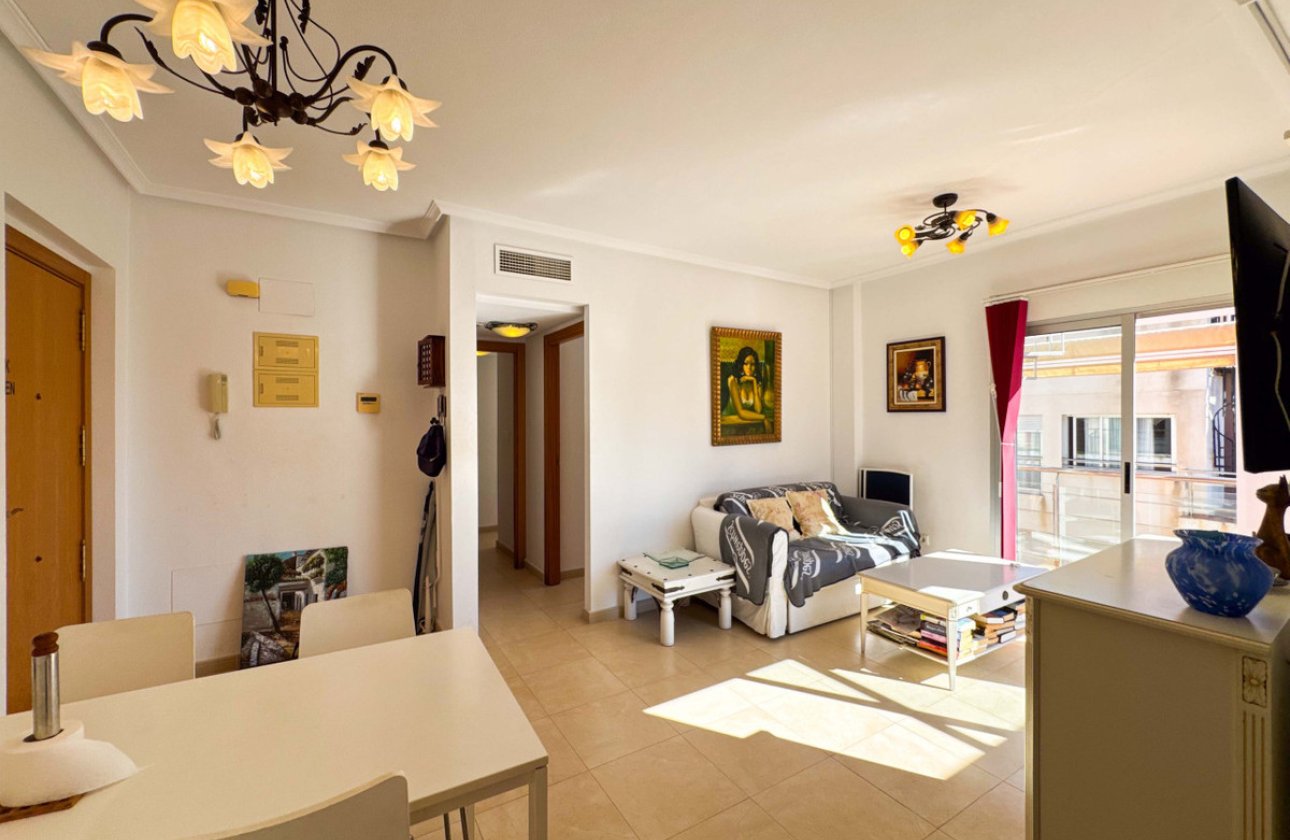 Resale - Apartment / flat -
Torrevieja - Torrevieja Centro