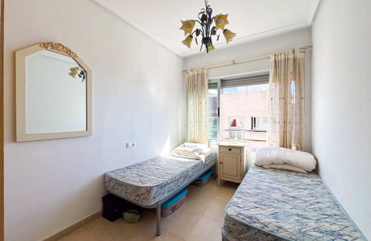 Resale - Apartment / flat -
Torrevieja - Torrevieja Centro