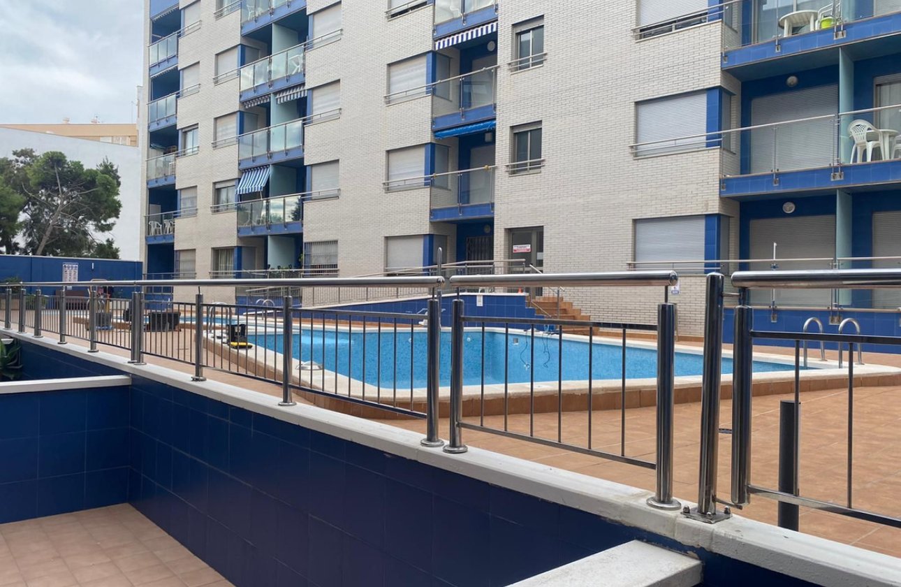 Resale - Apartment / flat -
Torrevieja - Torrevieja Centro