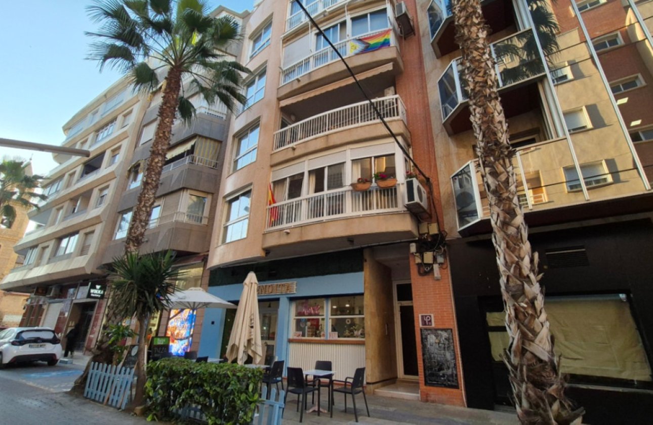 Resale - Apartment / flat -
Torrevieja - Torrevieja Centro