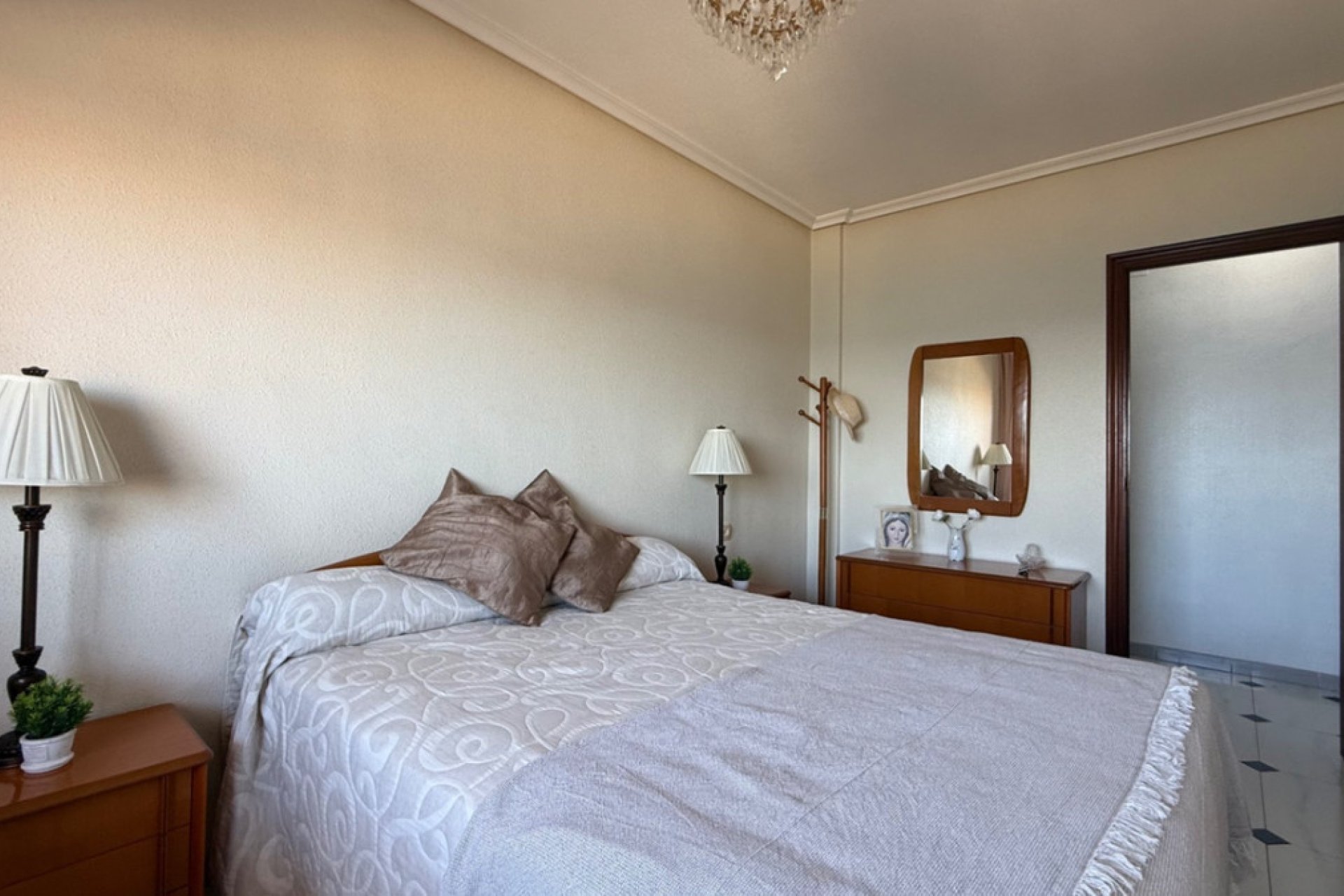 Resale - Apartment / flat -
Torrevieja - Torrevieja Centro