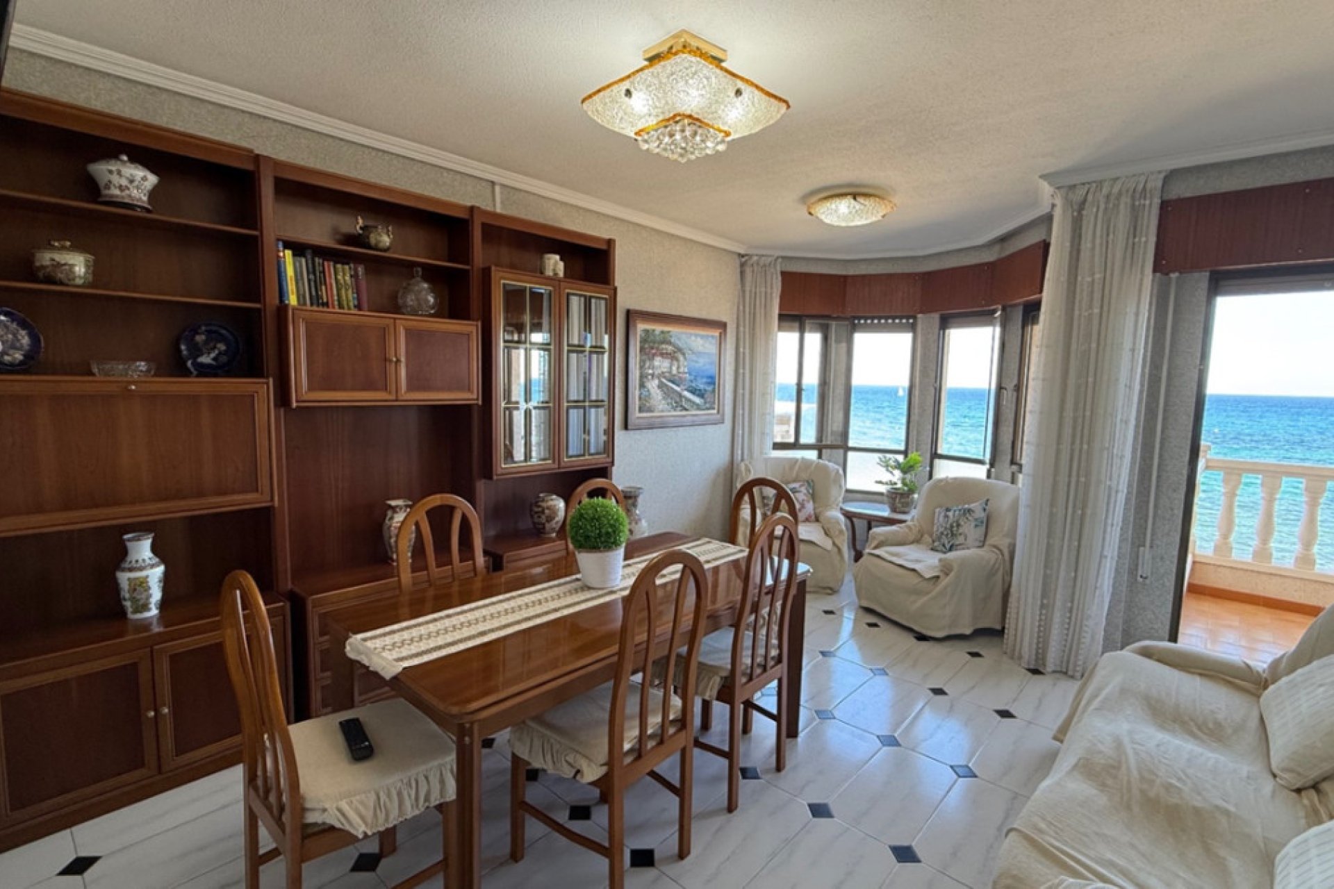 Resale - Apartment / flat -
Torrevieja - Torrevieja Centro