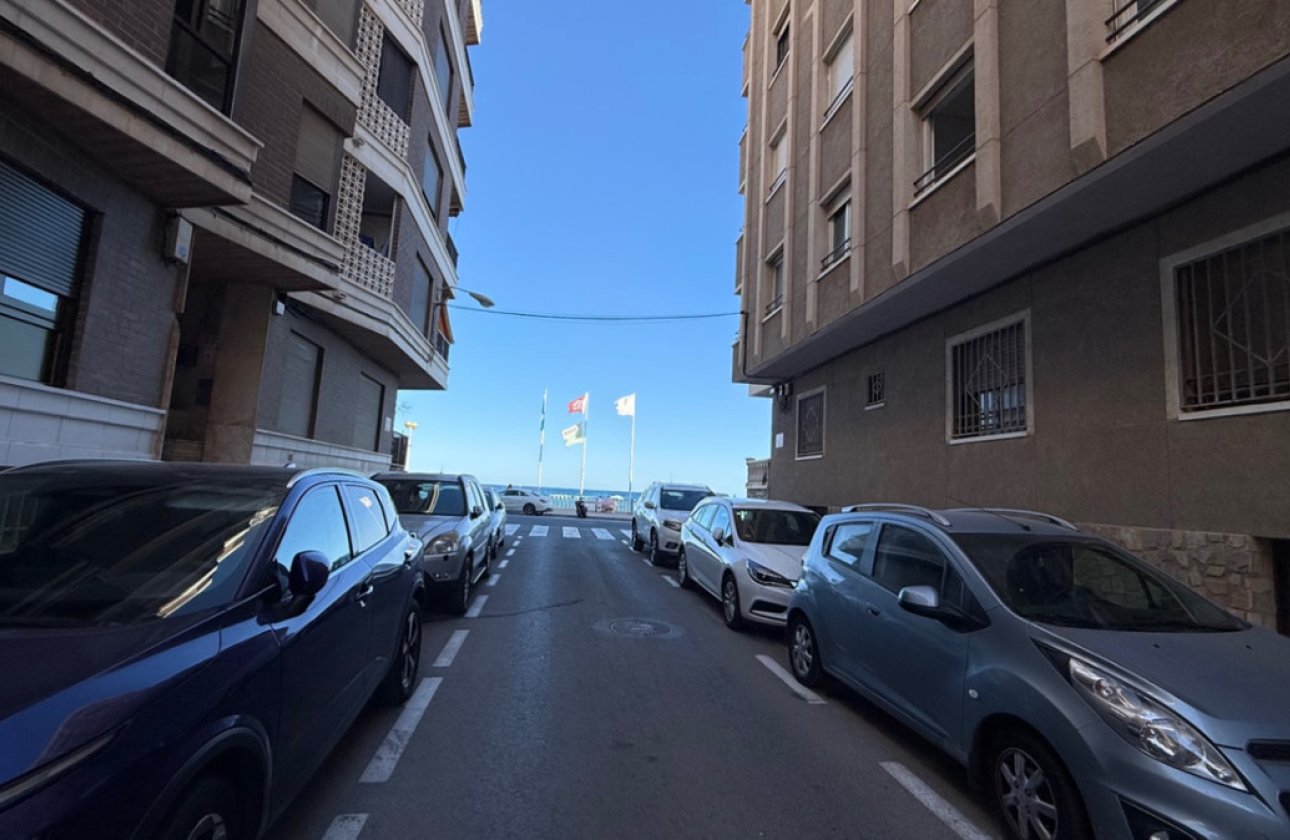 Resale - Apartment / flat -
Torrevieja - Torrevieja Centro