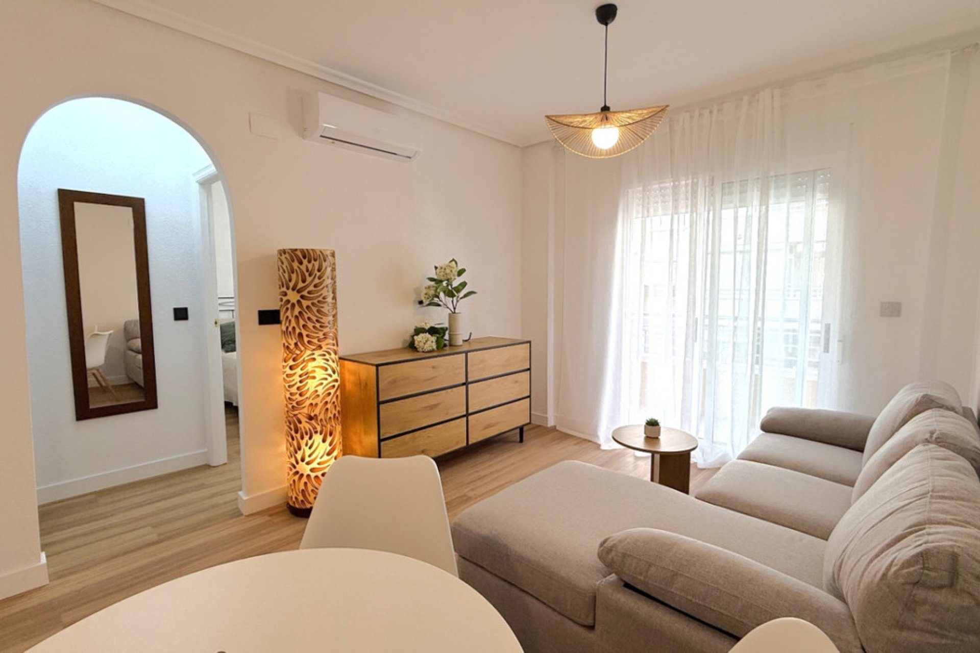 Resale - Apartment / flat -
Torrevieja - Torrevieja Centro