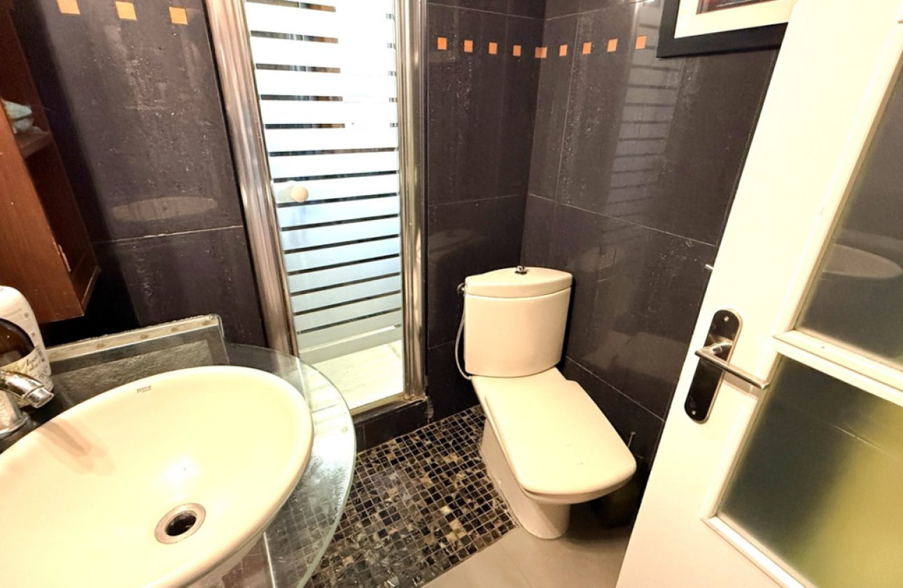 Resale - Apartment / flat -
Torrevieja - Torrevieja Centro