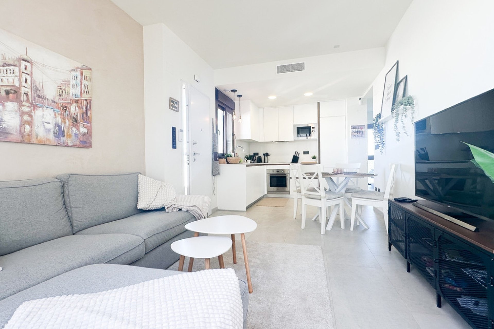 Resale - Apartment / flat -
Torrevieja - Torrevieja Centro