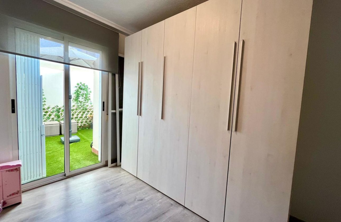 Resale - Apartment / flat -
Torrevieja - Torrevieja Centro