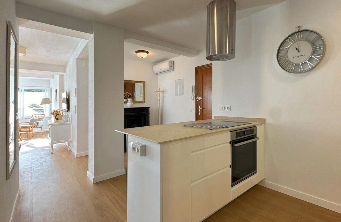 Resale - Apartment / flat -
Torrevieja - Torrevieja Centro