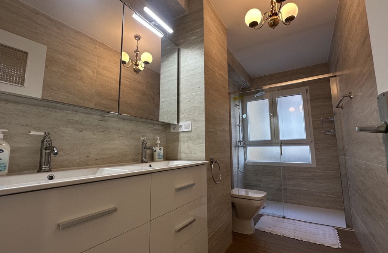 Resale - Apartment / flat -
Torrevieja - Torrevieja Centro