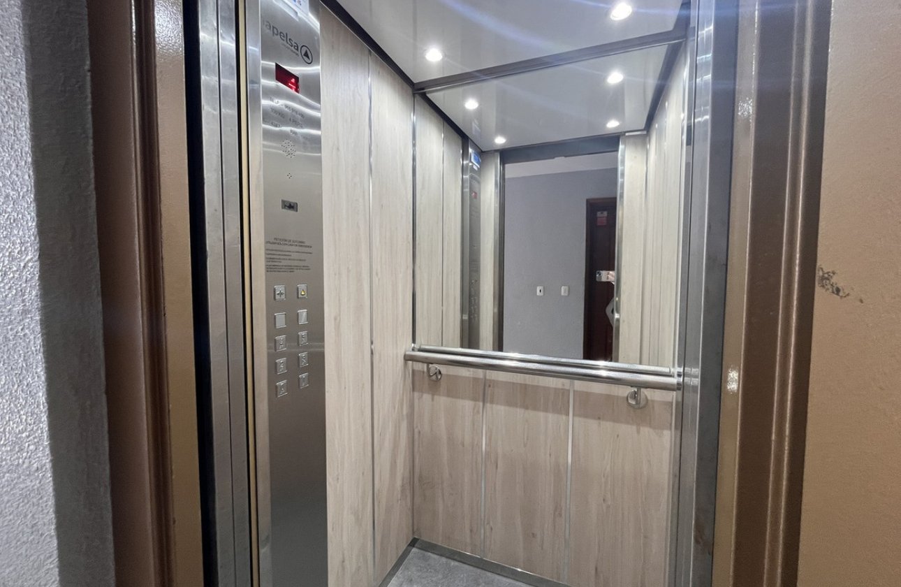 Resale - Apartment / flat -
Torrevieja - Torrevieja Centro