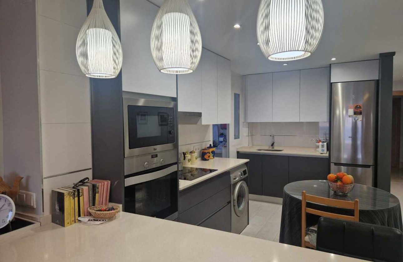 Resale - Apartment / flat -
Torrevieja - Torrevieja Centro