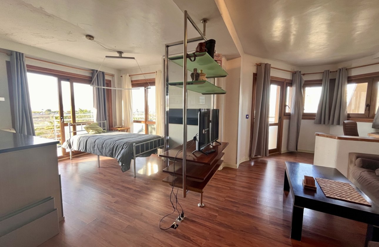 Resale - Apartment / flat -
Torrevieja - Torrevieja Centro