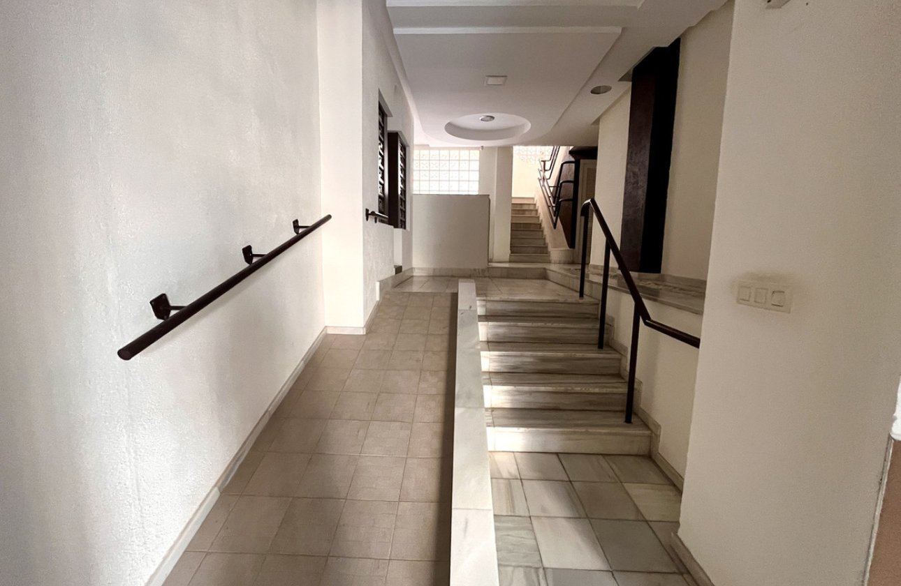 Resale - Apartment / flat -
Torrevieja - Torrevieja Centro