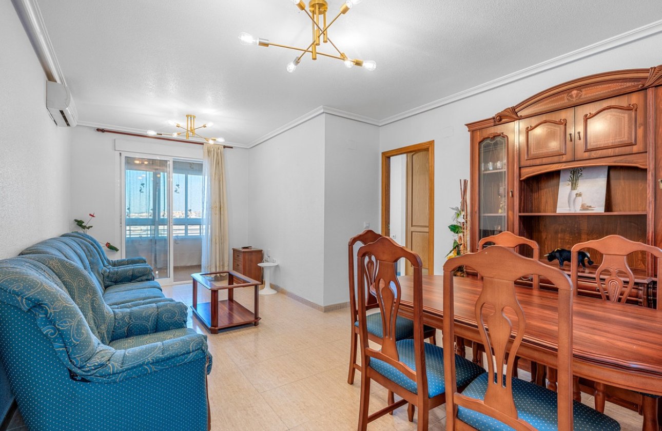 Resale - Apartment / flat -
Torrevieja - Torrevieja Centro