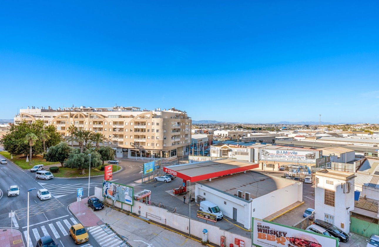 Resale - Apartment / flat -
Torrevieja - Torrevieja Centro