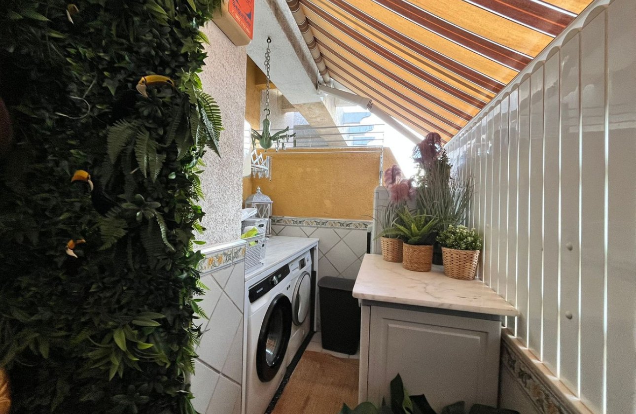 Resale - Apartment / flat -
Torrevieja - Torrevieja Centro