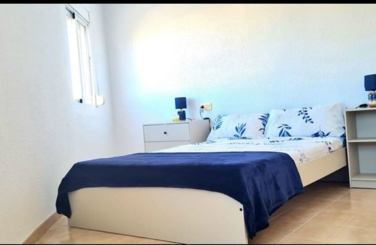 Resale - Apartment / flat -
Torrevieja - Torrevieja Centro