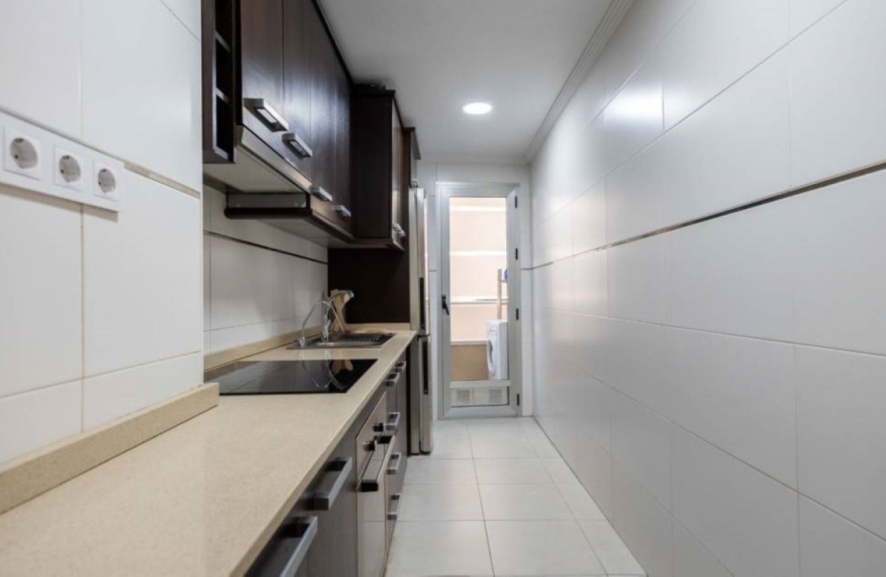 Resale - Apartment / flat -
Torrevieja - Torrevieja Centro