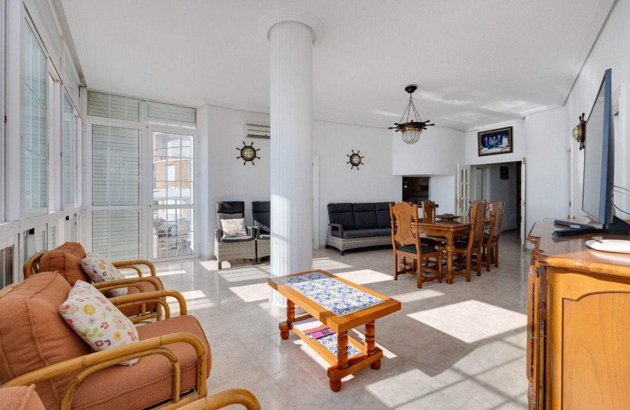 Resale - Apartment / flat -
Torrevieja - Torrevieja Centro