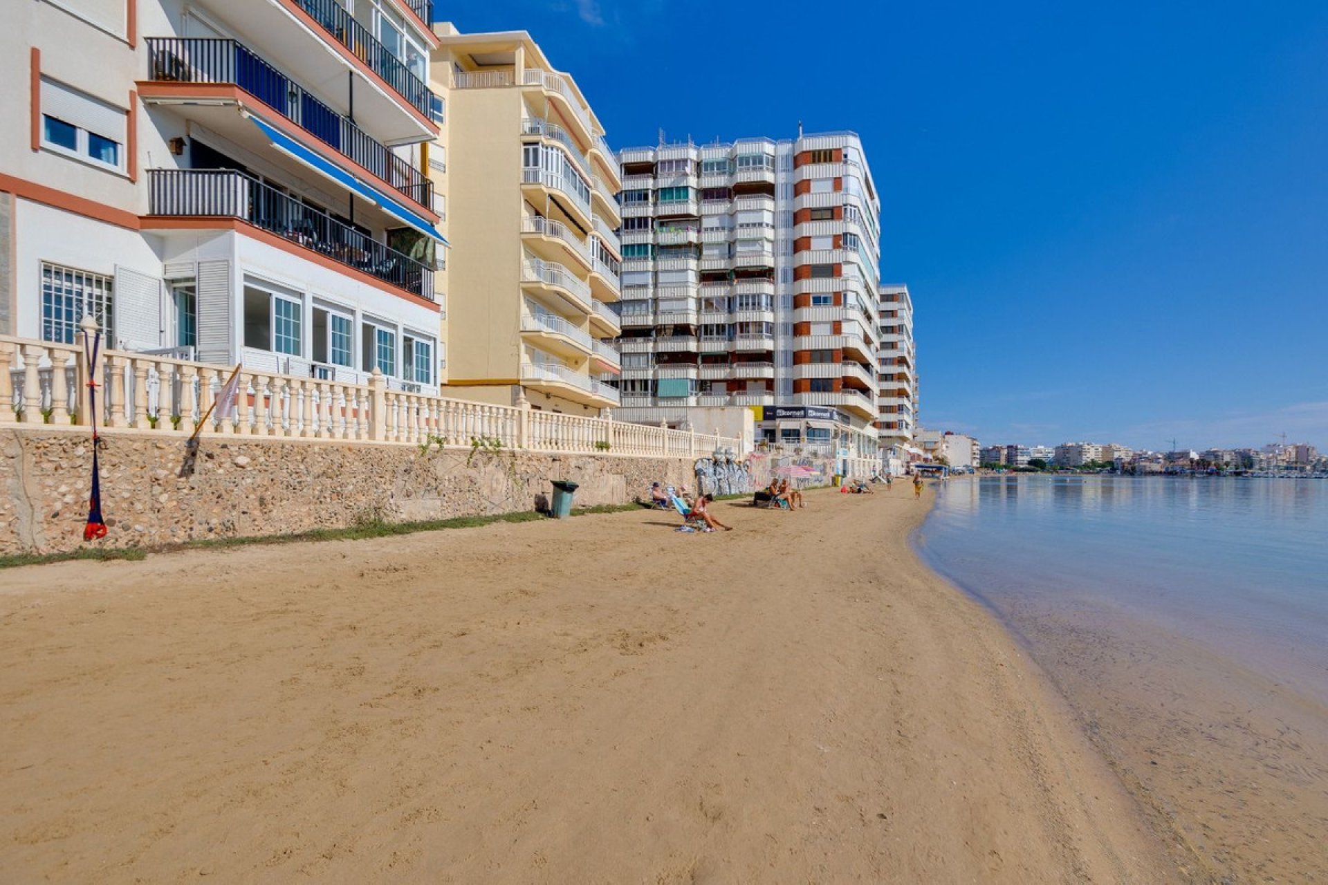 Resale - Apartment / flat -
Torrevieja - Torrevieja Centro