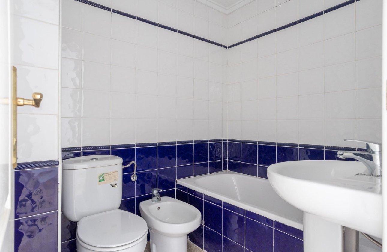 Resale - Apartment / flat -
Torrevieja - Torrevieja Centro