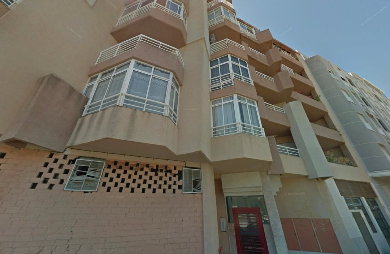 Resale - Apartment / flat -
Torrevieja - Torrevieja Centro