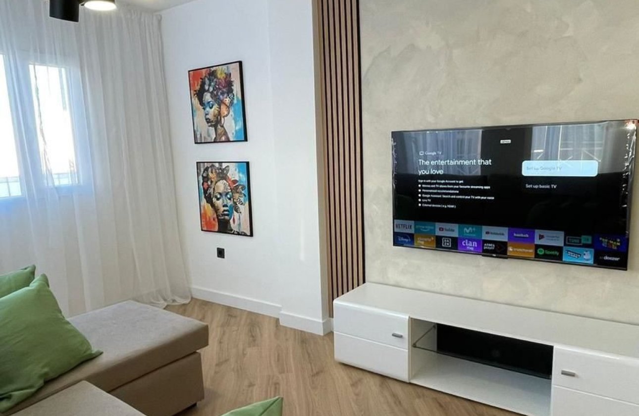 Resale - Apartment / flat -
Torrevieja - Torrevieja Centro