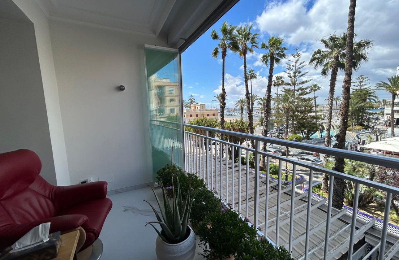 Resale - Apartment / flat -
Torrevieja - Torrevieja Centro