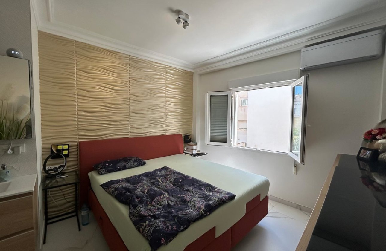 Resale - Apartment / flat -
Torrevieja - Torrevieja Centro