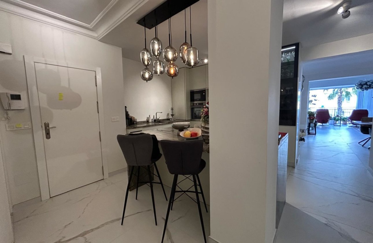 Resale - Apartment / flat -
Torrevieja - Torrevieja Centro